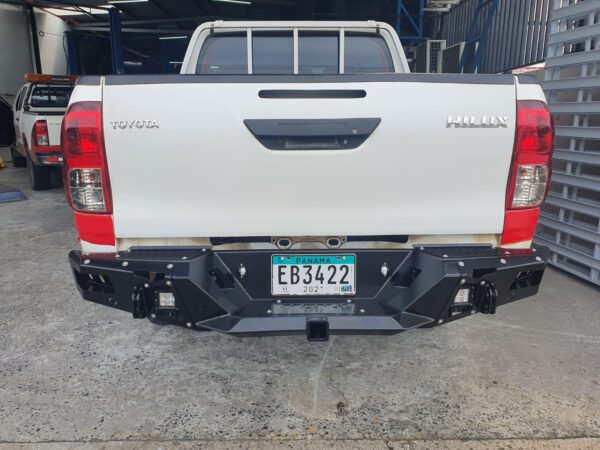 BUMPER TRASERO NP300 LUXURY - Image 2