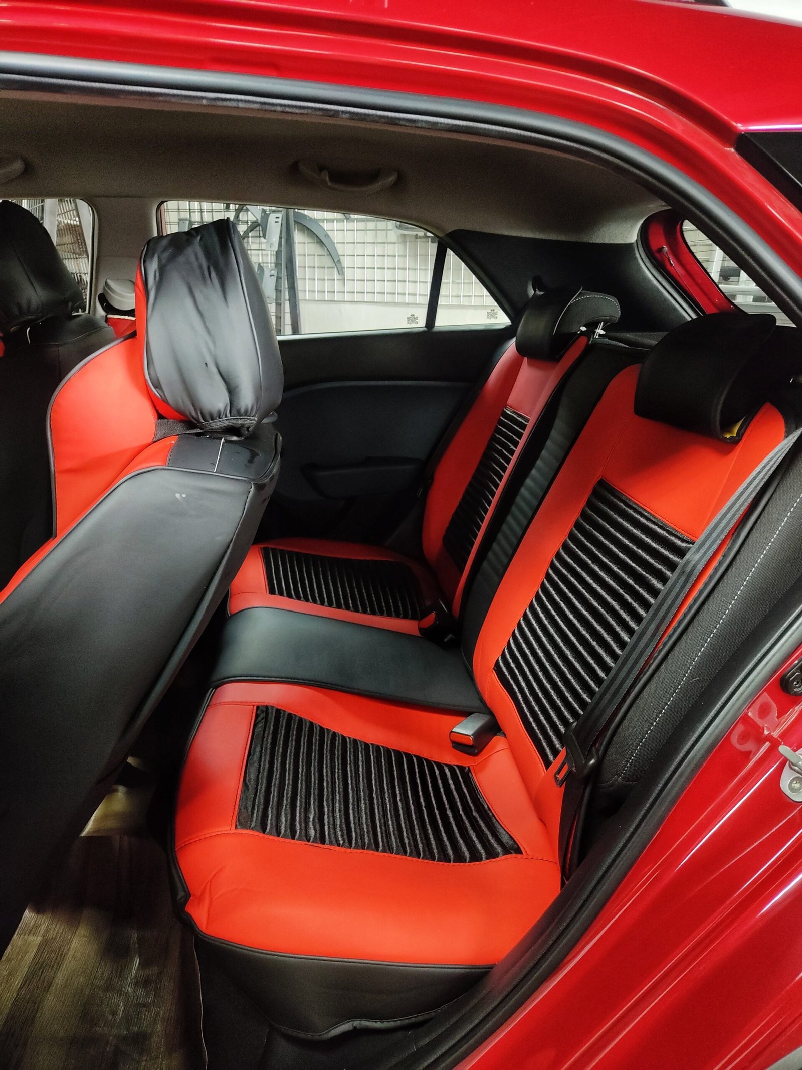 FORRO DE ASIENTO CUERINA-LINO ROJO/NEGRO - Image 3