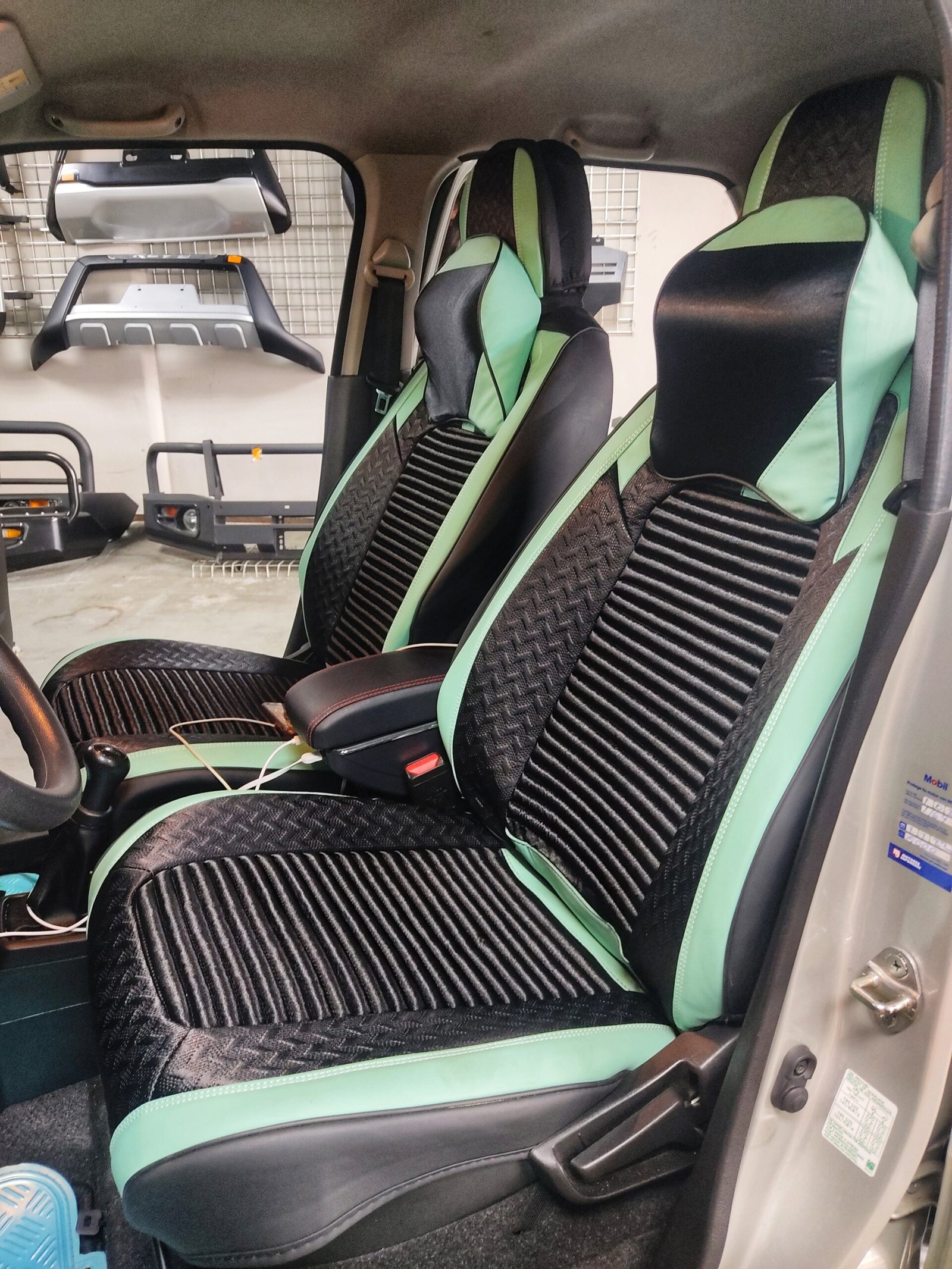 FORRO DE ASIENTO CUERINA-LINO CELESTE/NEGRO - Image 2