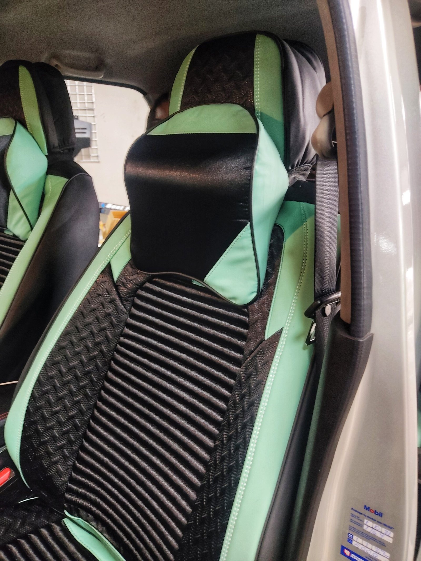 FORRO DE ASIENTO CUERINA-LINO CELESTE/NEGRO - Image 4